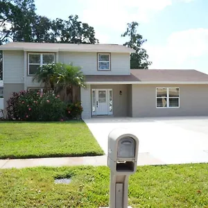 Hosting New Holiday home Tampa